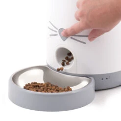 Catit Pixi Smart Feeder -Cat Courtyard 43752 catit pixi smart feeder pushing nose 1